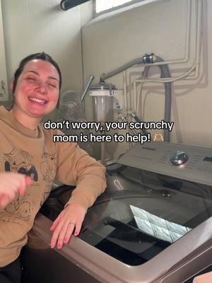 hi, I’m your new scrunchy mom 👋🏻  Fabric softener can actually damage your clothes over time and can contain unnecessary chemicals that can be harmful to your health. Use 1/2-1 cup of white vinegar instead, which is better for your health and the planet, plus will save you money!!  #scrunchymama #momadvice #laundrytips #MindfulLiving #nontoxicliving 
