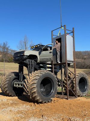 🛻🪜  Make sure you tune into @Beast Games  @MrBeast @Anwar Jibawi @Hannah Stocking 