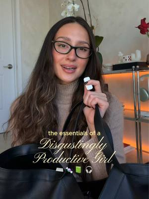Comment “essentials” to see all the products mentioned 🧚‍♀️🎧📖 #productivitytools #creatortips #whatsinmybag #femalefounder #nanadelrey