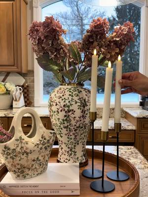 Obsessed with these beautiful vases - perfect way to add some texture and color to your neutral decor #floralarrangements #amazonhomefinds #diyhomedecor #founditonamazon #DIY