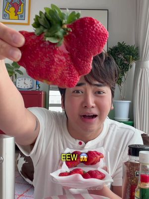 Taste testing MUTANT Japanese strawberries!! #fruits #japan #strawberry #tastetest #mukbang 🇯🇵🍓