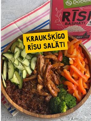 🥗 Kraukšķīgi rīsi, sulīga vista un svaigi dārzeņi – ideāla kombinācija veselīgām un krāsainām vakariņām! Ātri, gardi un pavisam vienkārši pagatavojami. Vai Tu esi pamēģinājis pagatavot kraukšķīgos rīsus? 🍚