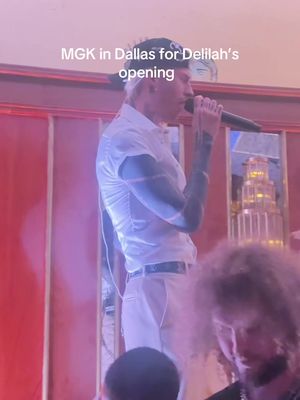 Omgggg #delilahs #dallas #dallasrestaurants #mgk #goingout 