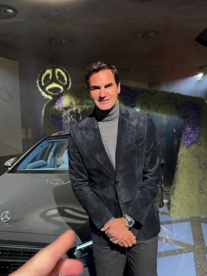 The spotlight is on. #SClass #RogerFederer 