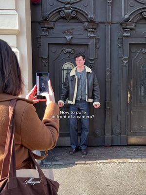 Anzeige | Posing in front of a camera can be intimidating especially for a beginner. But there is a way to get some inspiration for new poses! I use Nano Banana in Google Gemini on my Galaxy Z Fold7 to create a whole grid of different poses just from one single snapshot. @SamsungAustria @samsungwithgalaxy @googlegemini #SamsungPartnera #GoogleGemini #TeamGalaxy #GalaxyZFold7 *Benutzeroberfläche kann abweichen. Google, Android, Gemini und Nano Banana sind Marken von Google LLC. Sequenzen wurden gekürzt und simuliert. Die Verfügbarkeit von Suchfunktionalitäten und unterstützten Apps können je nach Land, Sprache und Gerätemodell variieren. Eine Internetverbindung ist erforderlich. Nutzer*innen müssen möglicherweise Android™️ und die Google app auf die neueste Version aktualisieren. Funktioniert nur mit kompatiblen Apps und Oberflächen. Suchergebnisse können je nach visuellen Übereinstimmungen variieren. Die Genauigkeit der Ergebnisse wird nicht garantiert und sollten überprüft werden. Einrichtung erforderlich. Bestimmte intelligente Funktionen setzen einen Samsung Account oder Google Konto login voraus. Verfügbarkeit ab dem 18. Lebensjahr.
