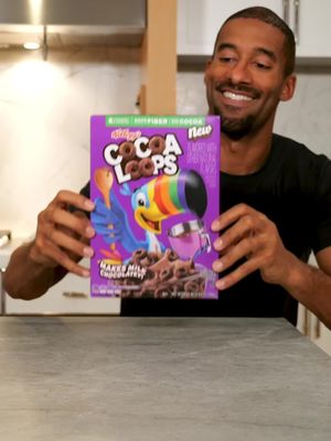  #CocoaLoopsPartner 🥄🥣👨🏾‍🍳 I’ve been eating cereal since I was FOUR..  . so it’s rare when I get to try new ones @Froot Loops 🍫 for intense chocolatey consumption 🤤