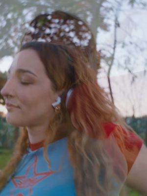 Feels Good to Move is out today and it’s one of my favorite tracks I’ve written 🥹🌹❤️ @midominarecords #newmusic 
