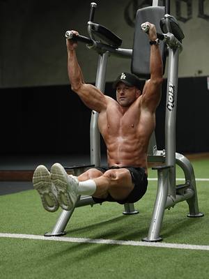 Try these exercises to increase your core strength. 3 sets each exercise 10 reps each set 1.) Bent knee lever to L-sit 2.) L-sit to front lever  3.) L-sit single knee crunch  4.) Lateral lever extensions  #core #abs #workout #calisthenics #bodybuilding