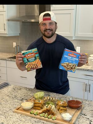 Touchdowns and Taquitos! El Monterey Extra Crunchy Southwest Chicken Taquitos are the perfect big game snack. Find your closest store at the link in my bio. @elmontereyfoods #ad #ElMonterey #Appetizers #EasySnacks