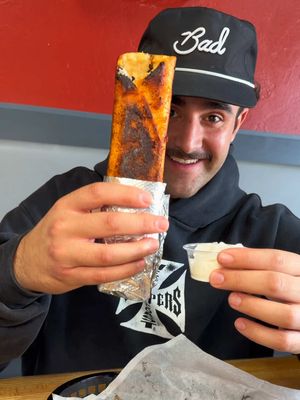 kept hearing about the crispy chicken shawarma so I finally tried it #arizona #tempeaz #azfoodie #shawarma #FoodTok 