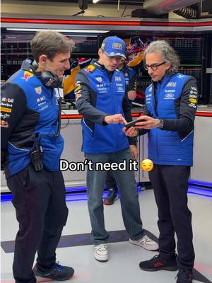Shaking it up a bit 😉 #f1 #maxverstappen #skinnyjeans 