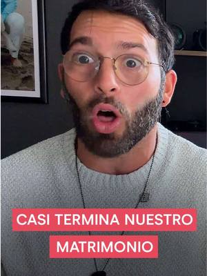 Casi termina nuestro matrimonio 😳 @planetajuan y @alejandra.travels escuchan atentos cuando @doslocosdeviaje cuenta cómo, en un año frenético recorriendo 28 países en 10 meses, las diferencias de ritmo y estrés pusieron a prueba su relación. Entre viajes y creación de contenidos, tuvieron que encontrar la manera de viajar juntos sin romper su pareja 💔✈️ 🎧 Episodio completo en Youtube, Spotify, Apple Podcasts y Amazon Music.