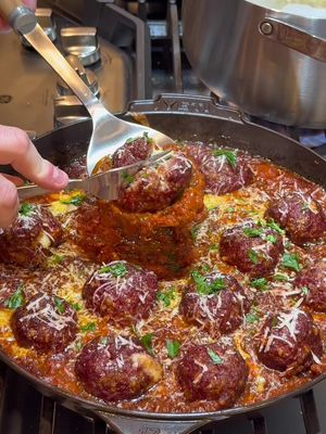 Smoked italian meatball marinara skillet with tiramisu dessert #cookingvlog #outdoorcooking #traeger #dayinthelife #backpatio 