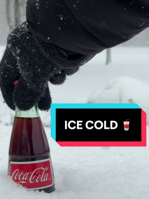 Snow day, but make it Coca-Cola ❄️🥤 Nada como una Coca bien fría… incluso en la nieve 🇲🇽 #cocacola 