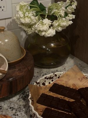 I will not be buying organic refined sugar free chocolate for 10 dollars a bar when i can make it at home with three ingredients instead 😅 #chocolate #chocolaterecipe #Recipe #sweets #homemade 