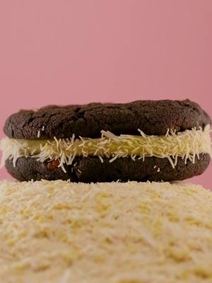 A little luxury in every bite. 🍫✨ Dubai Chocolate Chewie-wich Pistachio cream layered between thin brownie cookies, rolled in roasted kataifi for the perfect crunch. Dropping tomorrow, 1/30 — grab one in-store or order on DoorDash before they’re gone. #ChipCityCookies #DubaiChocolate #ChewieWich #CookieDrop #PistachioDessert    