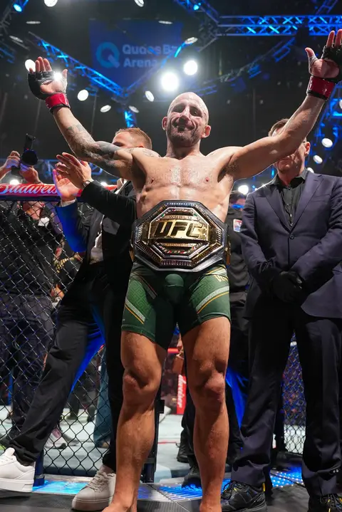 Alexander Volkanovski logra defender nuevamente #UFC325 