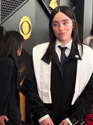 @BILLIE EILISH arrived at the #GRAMMYs and it’s everything we wanted 🤍 