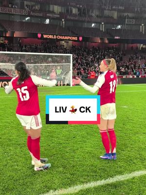 Dancing in the rain 💃 #arsenal #arsenalwfc #chloekelly #oliviasmith 
