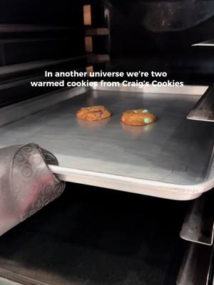 Another chilly week ahead! When you visit, ask us to warm up your cookie to keep your hands nice and toasty! ❄️ Ordering delivery instead? Follow these tips to warm your cookies at home 👇 ☃️ Preheat oven to 380°F (convection recommended). 🌨️ Place cookies on a parchment-lined baking tray. 🍪 Warm for 2–3 minutes, watching closely. Remove before cookies begin to change color. 🥛 Let cool for 5 minutes or until safe to handle. 🥰 Enjoy! Stay warm out there friends! 🩷 #CraigsCookies #FreshBaked 