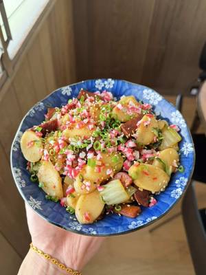 #SPAMBrandPartner Stir-fried rice cakes and @SPAM®️ Brand Teriyaki! A new take on Hawaii-style fried saimin with rice cakes to celebrate the Lunar New Year 🎍 Recipe below! Ingredients: 1/2 can SPAM® Teriyaki, cut into rectangles 1/2 package flat rice cakes  4 leaves napa cabbage, cut into 1” strips 3 scallions, finely chopped with greens and whites separated 1/2 kamaboko fishcake, finely diced 1 Tbsp shaoxing wine  1 tsp sesame oil  1.5 Tbsp soy sauce  1 tsp oyster sauce  1/2 tsp white pepper  1/2 tsp sugar  1 tsp Sesame seeds  Salt and black pepper to taste  Instructions:  1. Heat neutral oil in a wok or skillet over medium heat. Add SPAM® Teriyaki pieces and fry lightly on each side until brown and slightly crispy. Add the whites of the green onion, then the cut Napa cabbage and stir fry together for 30 seconds. 2. Add the shaoxing wine to deglaze and stir, then spread the cabbage and SPAM® Teriyaki, to cover the bottom of the pan. Place your rice cakes on top, add 1/4-1/2 cup of water and cover for 1-2 minutes.  3. Lift the lid, and add the sesame oil, soy sauce, oyster sauce, white pepper, sugar, and a sprinkle of black pepper and salt to taste. Stir together, moving constantly so the rice cakes don’t stick to the bottom of the pan. Sprinkle in some of the fishcake, scallion greens and sesame seeds and mix.  4. Remove from the pan and top with an additional sprinkle of the green chopped scallions and chopped fishcake to serve! 
