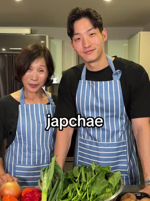 Making Japchae With My Mom #koreanfood #japchae #foodtiktok #Recipe #korean