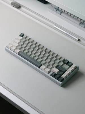 My new favorite keycaps from osume. The green-grey tones of this mori set is so versatile 🌲  #mechanicalkeyboard #keycaps #customkeyboard #desksetup 