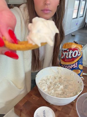 Made the Viral @Grillo's Pickles dip and it did not disappoint!!!!! Wow. Okay perfect for superbowl parties if you wanna be the best guest !!!! #grillospickles #pickledip #viralrecipe 