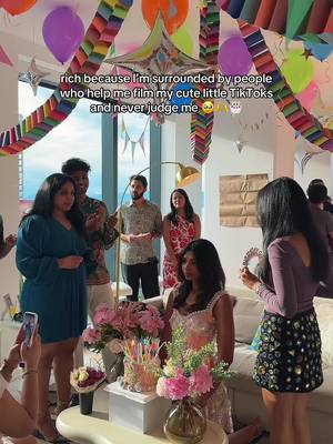 Feeling super grateful 🌈✨ #birthdaygirl #birthdaydecor #fancynancyparty #30thbirthday #birthday 