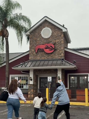 #RedLobsterPartner Drop a comment if you are running to @Red Lobster for #Lobsterfest #RedLobster