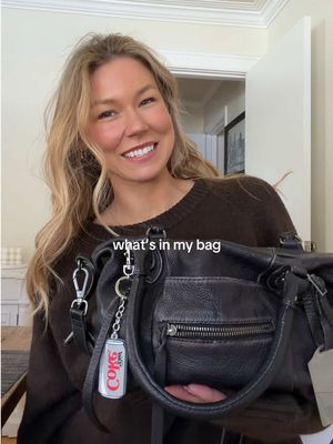 I missssss these types of videos #whatsinmybag #freepeople #bag #purse #y2k 