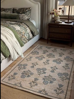 Proof you don’t always need a full-sized rug under your bed. For best results, try two 3×5 rugs placed on either side for softness the moment you step out of bed. Rug: Rue RUE-04 Moss/Blue for Chris Loves Julia x Loloi. #CLJxLoloi @Julia Marcum 