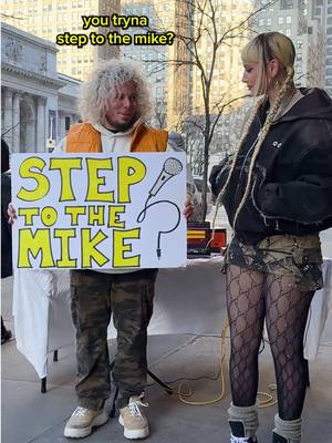 That was confidence wrapped in melody 😮‍💨🎶 @ANNALiSE 🫦💥 #steptothemike #publicperformance #freestyle #streetperformer 
