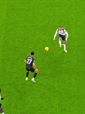 That Xavi pass 🤌 Finished off by Solanke 💪 #PL #Goal #PremierLeague #Solanke #Xavi