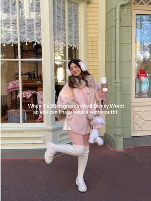 A little winter vibe at magic kingdom🎀❄️🎠 #disneyoutfit #pinkaesthethic #disneygirl #disneyinspo 
