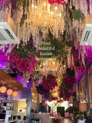 Hey Cousins!  How STUNNING is this #italian restaurant in Elmont  #longisland ?! @King Umberto is serving up the most incredible #longislandfoodie Italian food like their #fried cheesy capellini #pasta their creamy burrata cheese, eggplant parm and much more! Even their bread service was top notch 🥖 We cannot wait to share what else we tried at this insta worthy spot!
