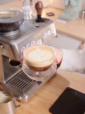If you wanna try making this “milk-free latte”, here’s the most important thing…  Because this is technically just an americano, the coffee beans you use will determine how good is going to taste.  What I like about this drink is the creamy texture of the foam, and I love how it looks on the Kruve Imagine Glass. It made it way easier to pour!  Would you try making this at home? Let me know in the comments! #espresso #coffeetiktok #brevillebaristaexpress #latte #latteart 