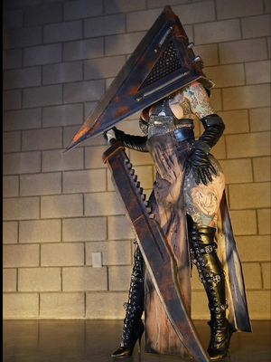 Run if you want, I enjoy the chase 📐  #pyramidhead #silenthill #silenthillcosplay #trend 
