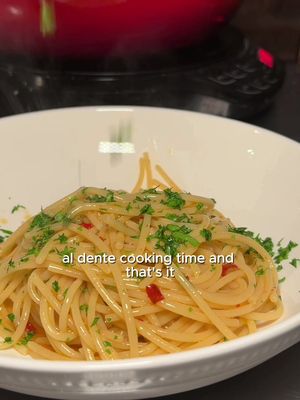 Garlic and olive oil pasta 🍝  Garlic and olive oil is a quick and easy Italian classic. Made with fresh ingredients, packed in nutrients and ready in 15 minutes.   Full Recipe Card on my YouTube 👀 Ingredients: (serving 3)  Pasta 400g Extra virgin olive oil ~15 (4-6tbsp) Salt, parsley, peppers to taste  You can change the ingredients however you prefer. Add more garlic if you like it garlicky, add chili for a spicy twist.. Have fun, let your creativity go using fresh ingredients, that’s exactly what Mediterranean diet is about. ☠️Not all the food in groceries stores is full of harmful additives, jest get the habit of READING LABELS. Question every label and in no time you’ll have enough knowledge to better navigate the aisles.  Or better yet, cook everything from scratch like I do: you’ll know exactly what you’re eating and end up with meals that are healthier and way more flavorful.