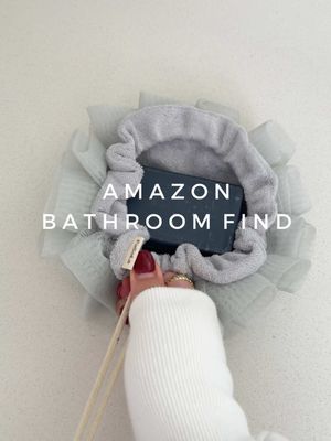 Amazon Bathroom Find🧼 You can put a bar of soap in this loofah so you can exfoliate and wash your body at the same time✨ #amazonfinds #bathroom #SelfCare #asmr #Home 