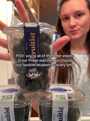 This goes out to the wilting spinach in the back of the fridge who’s waiting for his chance to shine #snackcups #fruitist #blueberries #easysnack #healthysnack 
