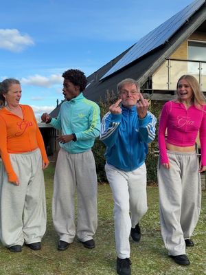 Sorry! I think dad misunderstood something😂 #family #dance #trend #prank 