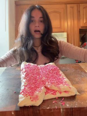 MAKING ELOISE’S BIRTHDAY LOAF 💗🤍 do we think i added enough sprinkles… #eloise #sourdoughstarter #sourdough #homemadebread #sourdoughbread 