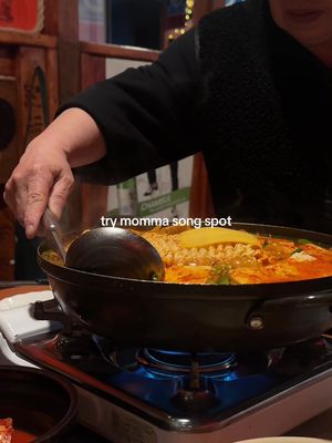 MOMMA SONG MAKES SOME UNREAL KOREA FOOD 👏  📍 Dae Bak 2648 S Parker Rd Unit 11 Aurora, CO 80014 #denver #denvercolorado #denverfood 
