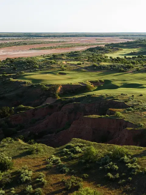 In the desolate high plains of West Texas, Childress Hall has emerged as one of the world’s premier private golf destinations. Tom Doak’s Upper Course is like a puzzle that continues to reveal its greatness with each subsequent play and alternate route taken. #golf #golftiktok #golftok 