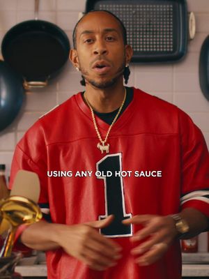 @ludacrisdtp is serving up buffalo chicken wings with the GOAT hot sauce  🐐