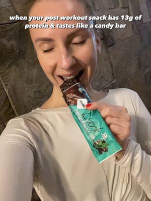 You finished the workout. Now you earn the mint chocolate reward 😌🍫 #nugobars #workoutfuel #gymsnack #snackhack #proteinchocolate #proteinbar