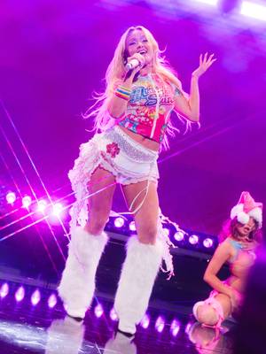 a moment for the death-drop please?!?! 🤩 🎥 @iheartradio Jingle Ball 2025 featuring @zaralarsson on @hulu