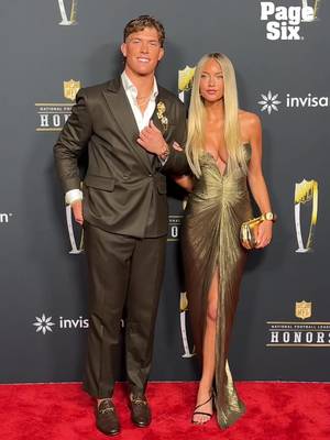 NY Giants QB Jaxson Dart and Marissa Ayers made their red carpet debut at the 2026 NFL Honors 🤎🏈