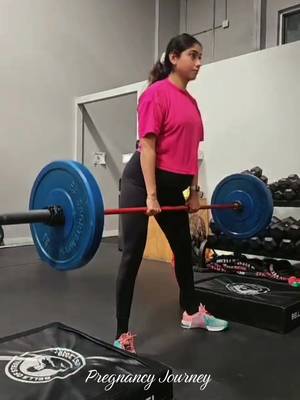 #pregnancy #pregnant #crossfit #workoutmotivation #9monthspregnant 